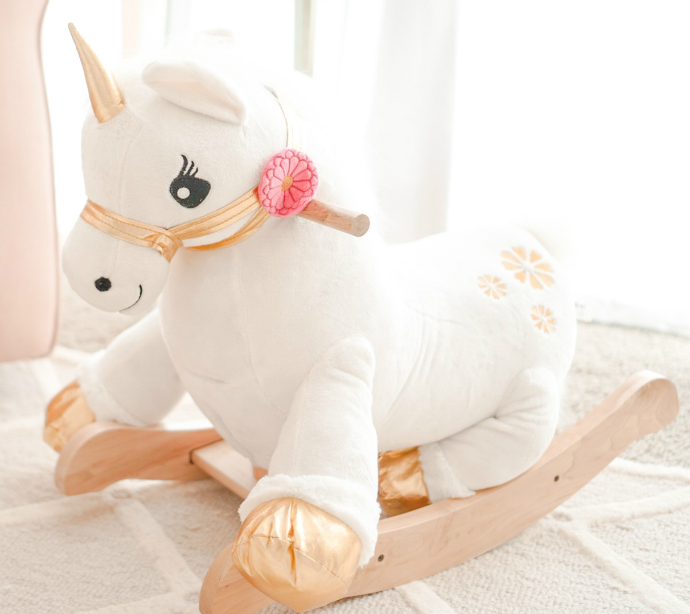 Unicorn Decor Items To Bring Rainbow Magic To Kids’ Room ➤ Discover the season's newest designs and inspirations for your kids. Visit us at www.circu.net/blog/ #KidsBedroomIdeas #CircuBlog #MagicalFurniture @CircuBlog